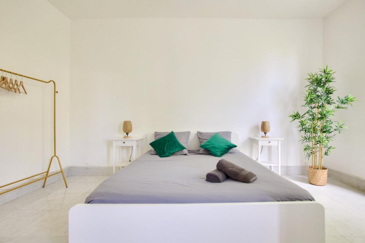 2 Bedrooms Tour Eiffel Rapp ปารีส ภายนอก รูปภาพ