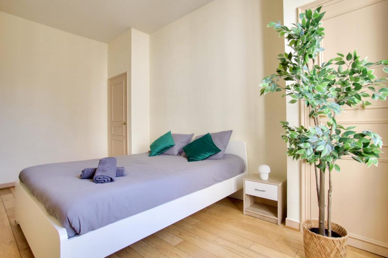 2 Bedrooms Tour Eiffel Rapp ปารีส ภายนอก รูปภาพ
