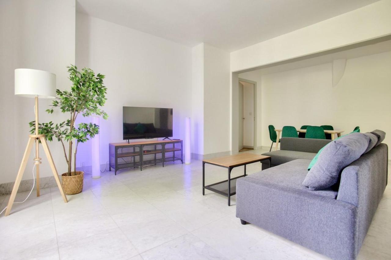 2 Bedrooms Tour Eiffel Rapp ปารีส ภายนอก รูปภาพ