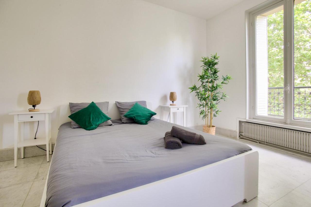 2 Bedrooms Tour Eiffel Rapp ปารีส ภายนอก รูปภาพ
